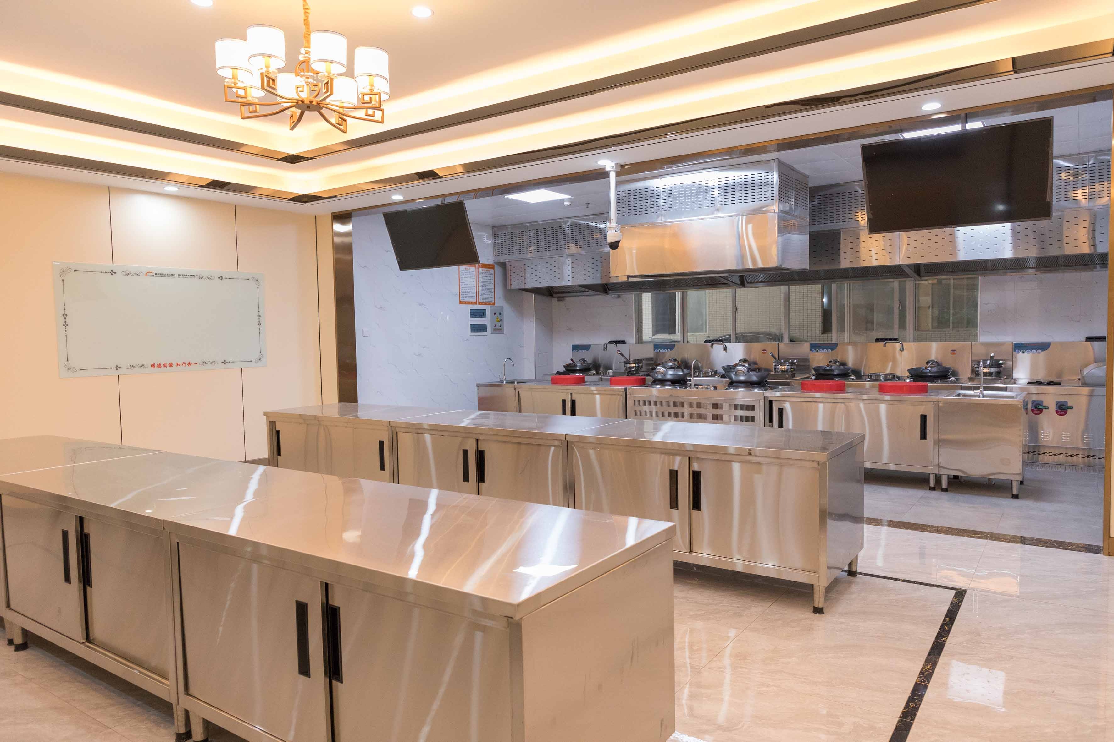 烹饪学院顺利举行2023级新生开学典礼暨开学第一课-四川旅游学院烹饪学院