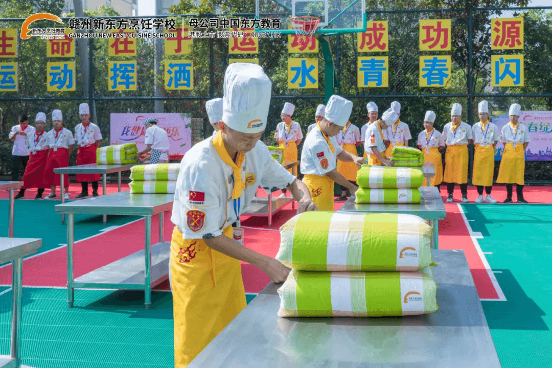 赣州新东方「叠军被」比赛，看豆腐块是怎样形成的