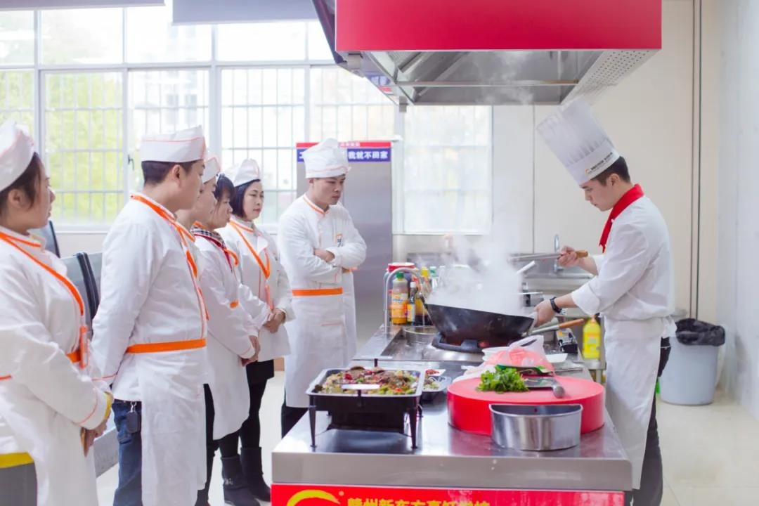 你问我，为什么2021选择来赣州新东方学烹饪？学生会告诉你答案