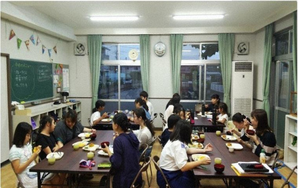 日本“儿童自助餐厅”提供免费或廉价食品