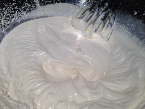 酸奶油 酸奶油怎么吃?有什么功效与副作用?