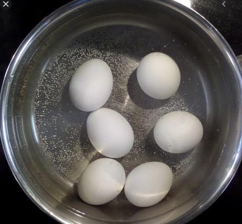 水煮鸡蛋在什么温度下凝固？