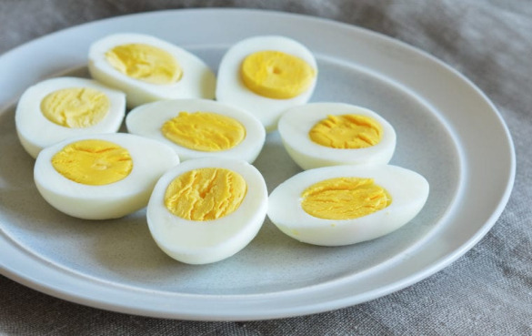 水煮鸡蛋在什么温度下凝固？