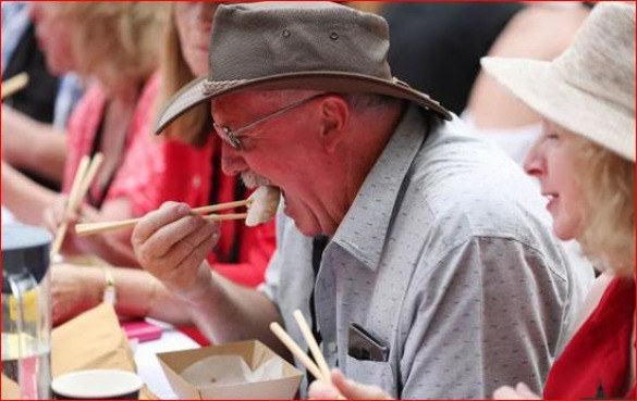 澳洲人过春节吃饺子 打破吉尼斯纪录