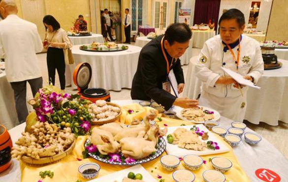 海南鸡饭烹饪大赛开赛，30余家餐饮店激烈比拼