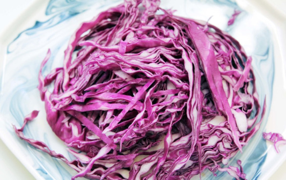 紫色卷心菜的8个令人印象深刻的健康功效与作用