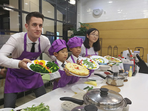 北京市妇联举办“舌尖上的传承”教师节感恩送祝福活动