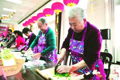 中山古镇举办长者文化节：老人变身“大厨”烹