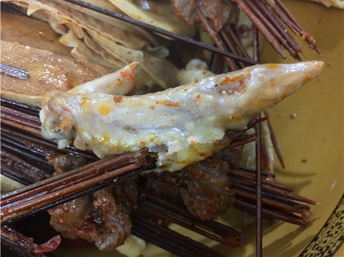 成都串串2角一串？一串多签吃完吓傻食客