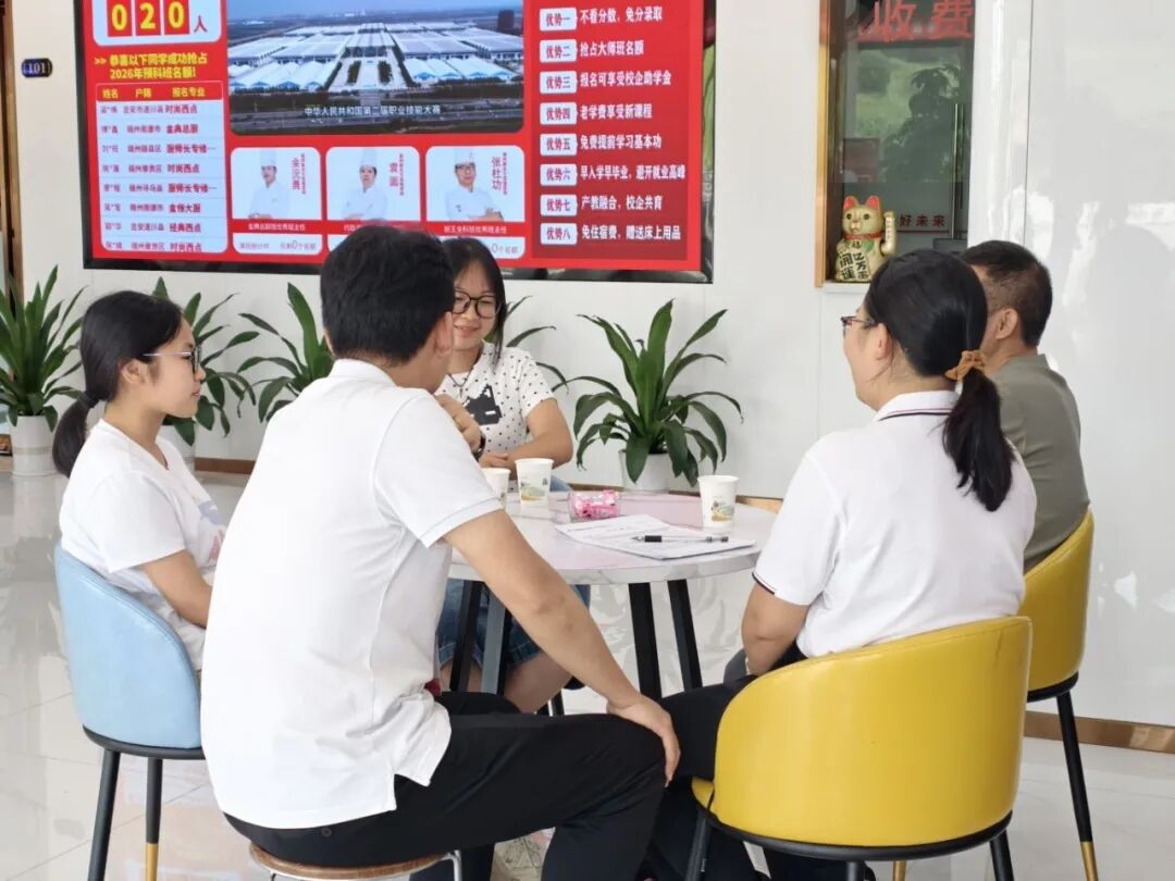 走进赣州新东方，实操课堂沉浸式学厨，真材实料练习就是有实力！