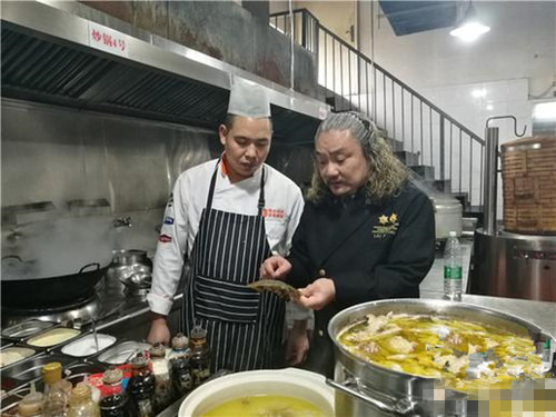 烹饪大师刘波平：发扬重庆菜烹饪艺术