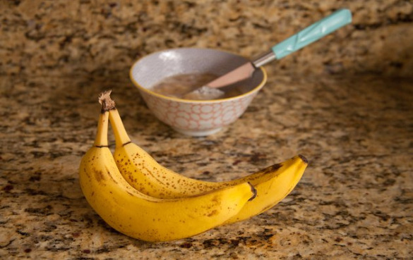 如何防止香蕉面包烘焙中顶部塌陷？
